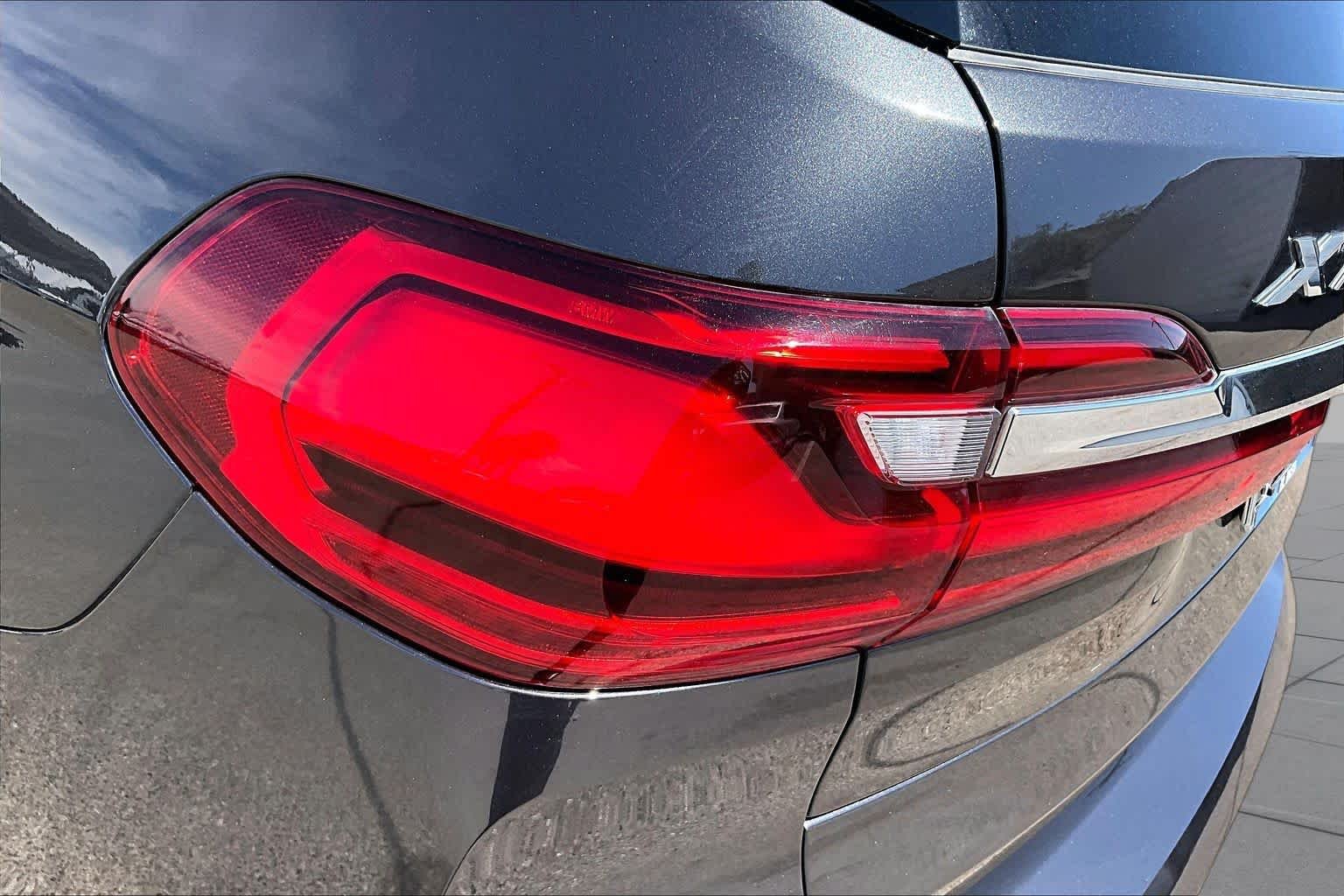 Used 2021 Dark Graphite Metallic BMW xDrive40i image 27