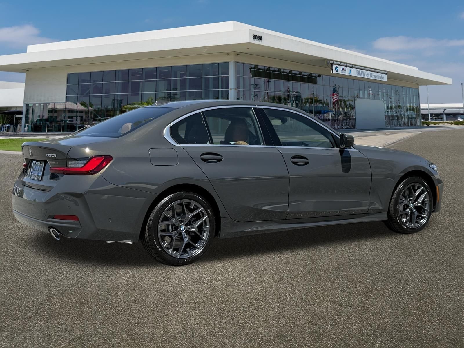 New 2026 Dravit Grey Metallic BMW 330i xDrive image 11