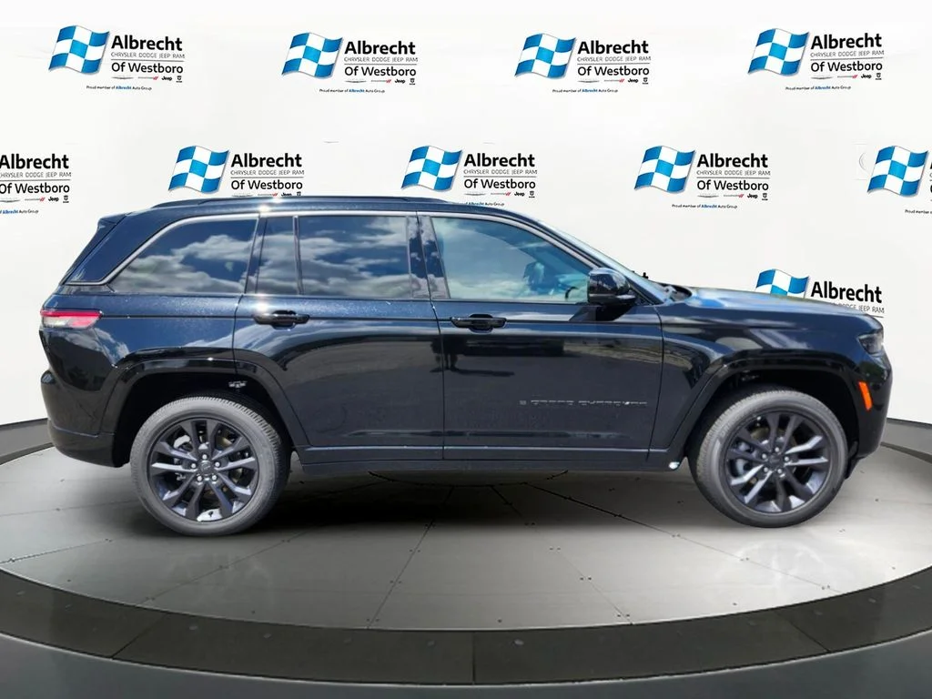 New 2026 Diamond Black Crystal Pearlcoat Jeep Limited Reserve image 6