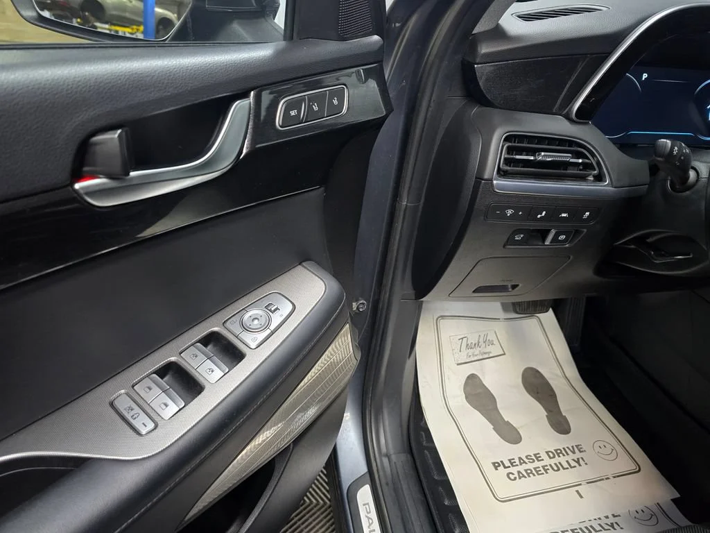 Used 2022 Gy Hyundai Limited image 17