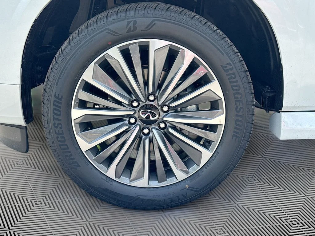 New 2027 RADIANT WHITE INFINITI Luxe 4WD image 18