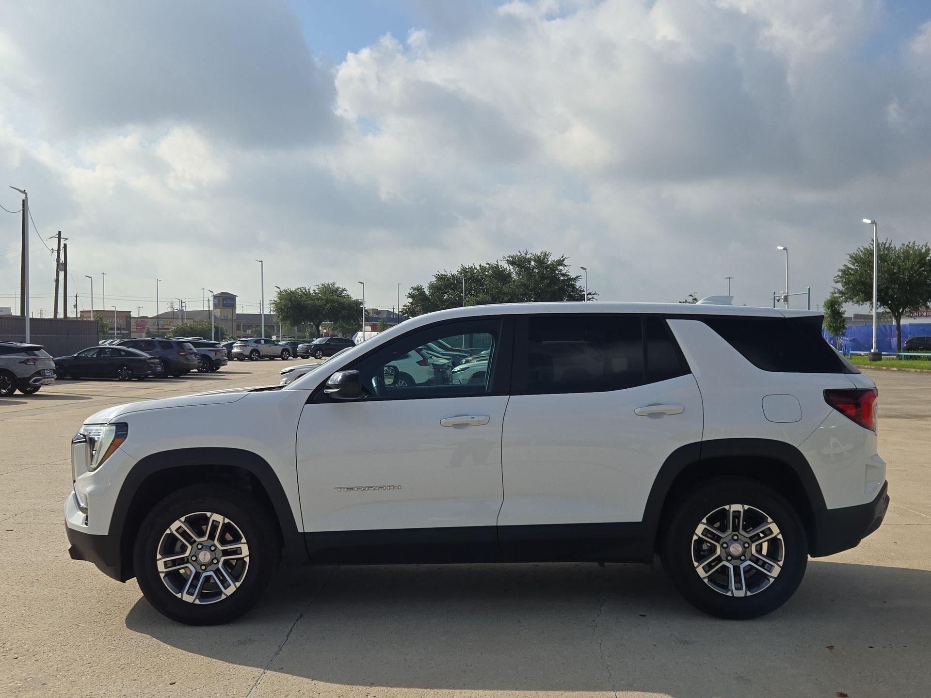 Used 2026 Summit White GMC FWD Elevation image 6