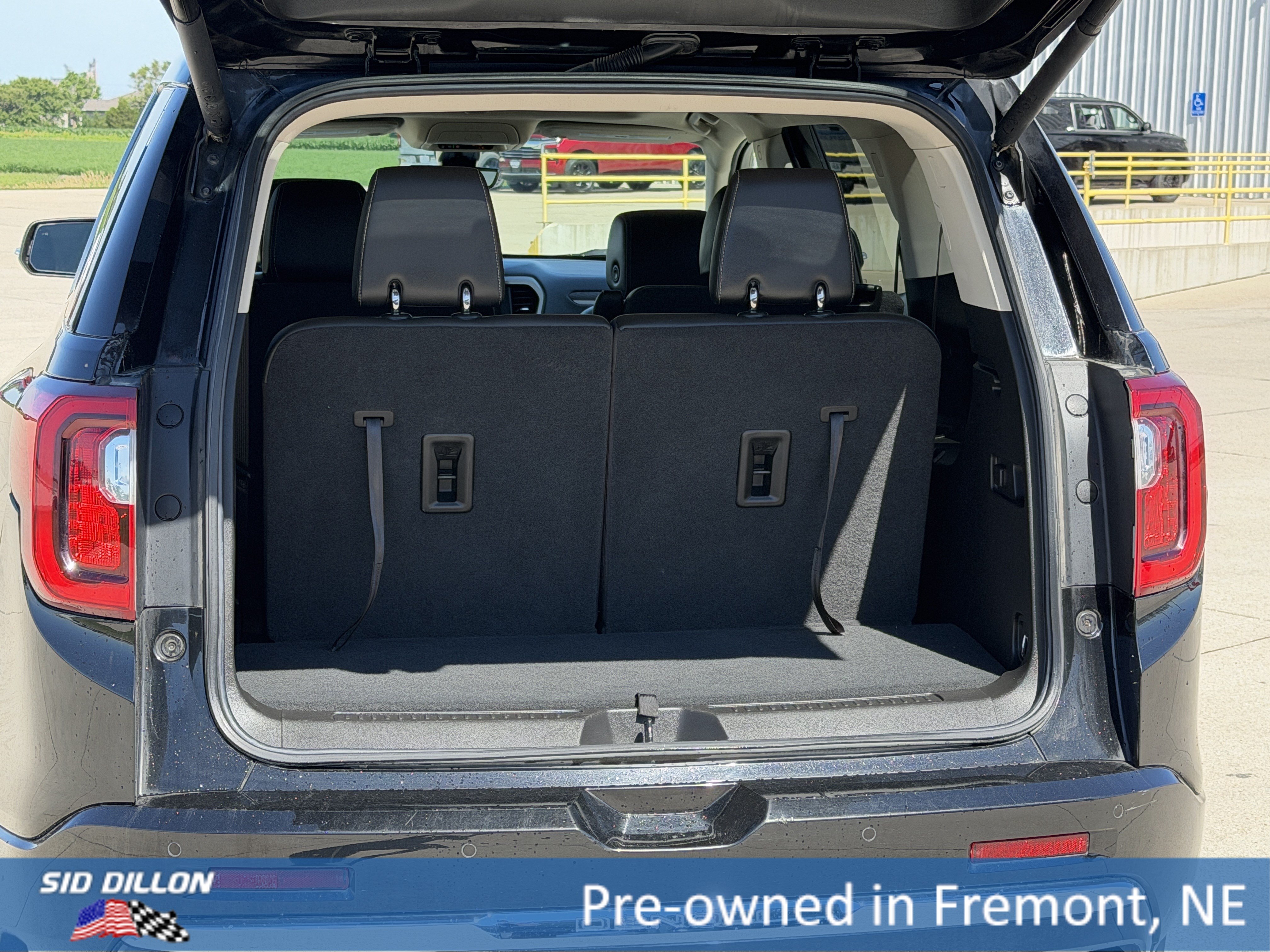 Used 2022 Ebony Twilight Metallic GMC Denali image 5