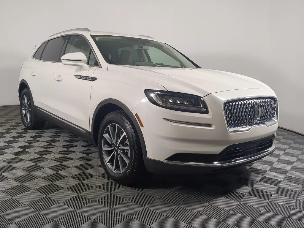 Used 2022 White Lincoln Standard image 3