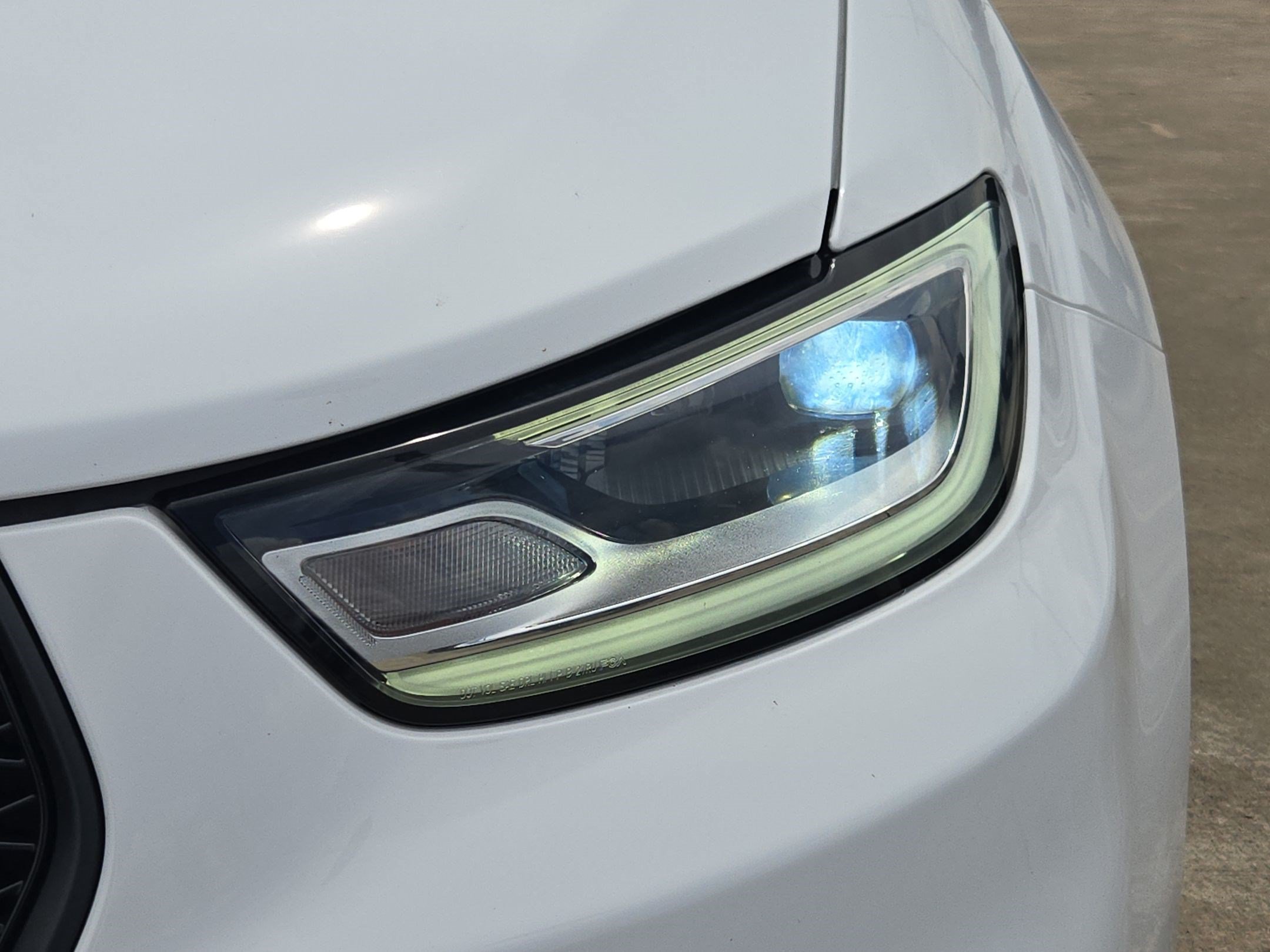 Used 2024 Bright White Clearcoat Chrysler Limited image 9