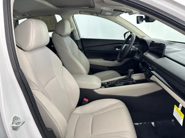 Used 2025 White Honda EX-L image 24