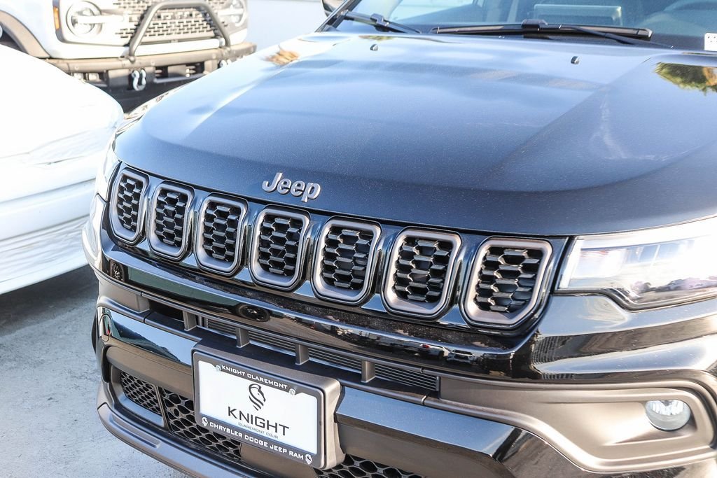 New 2026 Diamond Black Jeep Latitude image 6