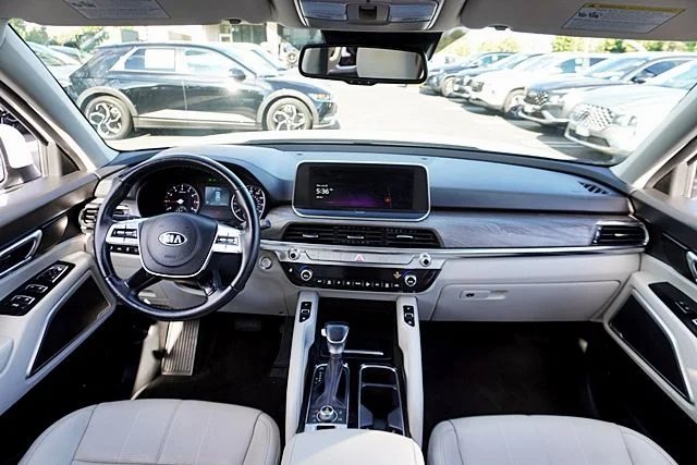 Used 2021 White Kia EX image 19