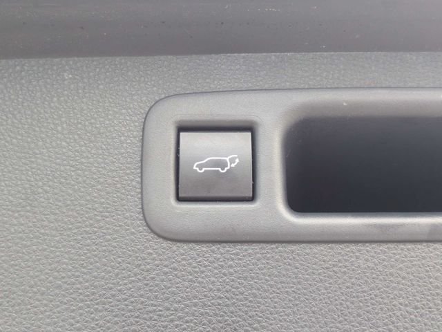 Used 2020 Black Toyota XLE image 13