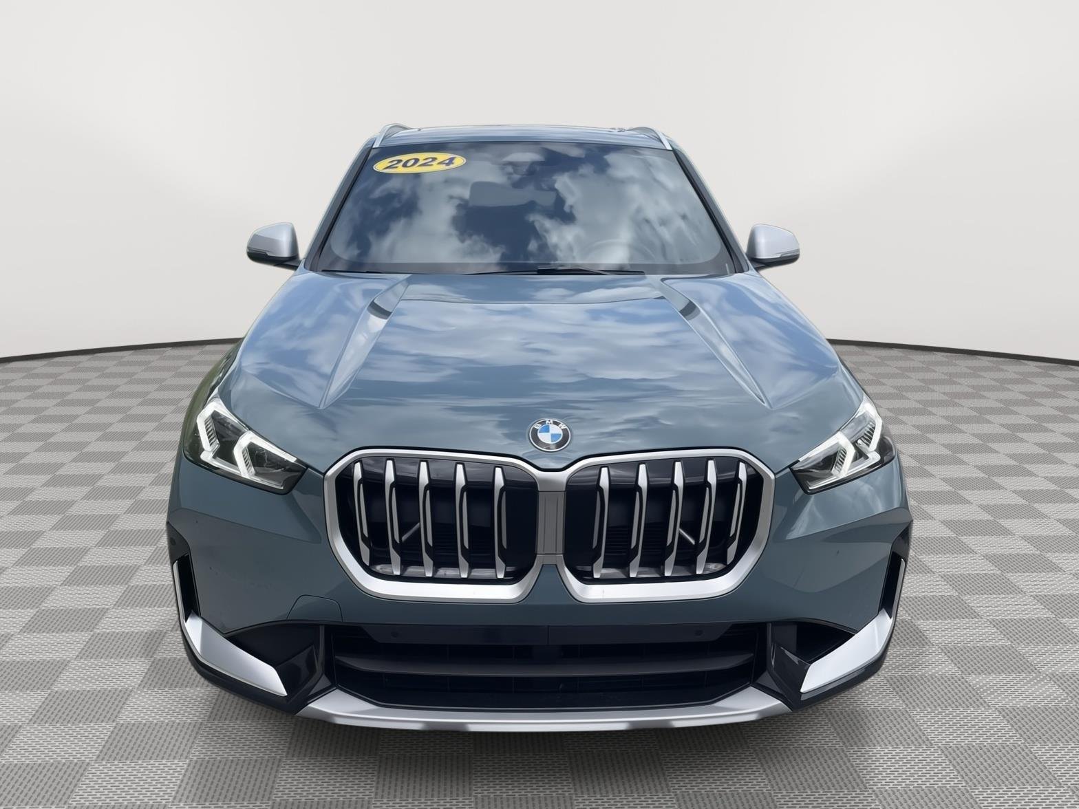 Used 2024 Cape York Green Metallic BMW xDrive28i image 3