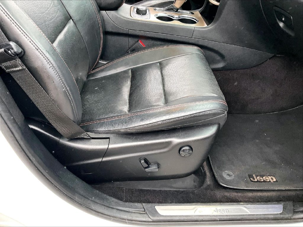 Used 2016 Bright White Clearcoat Jeep Limited image 36