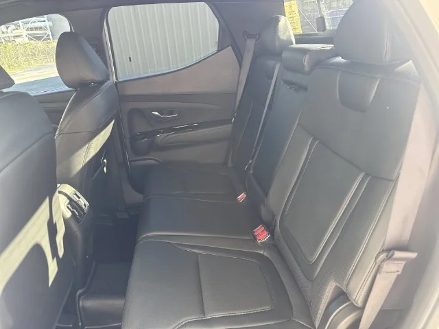 Used 2025 White Hyundai SEL image 13