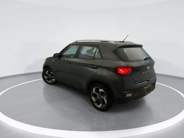Used 2024 Gray Hyundai SEL image 4