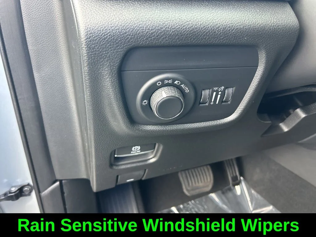 Used 2025 Silver Jeep Altitude X image 39