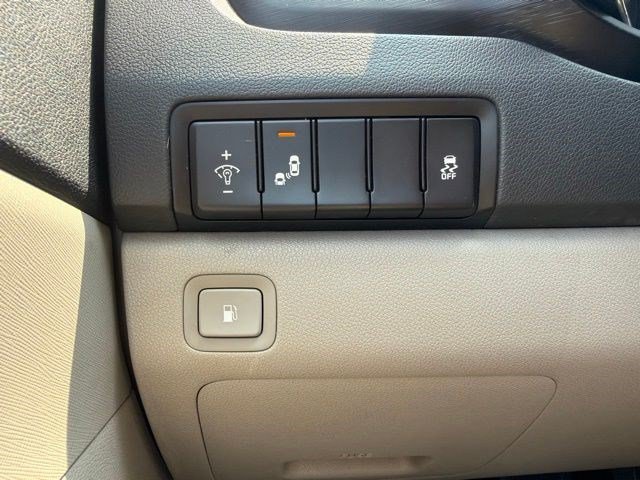 Used 2021 Snow White Pearl Kia EX image 28