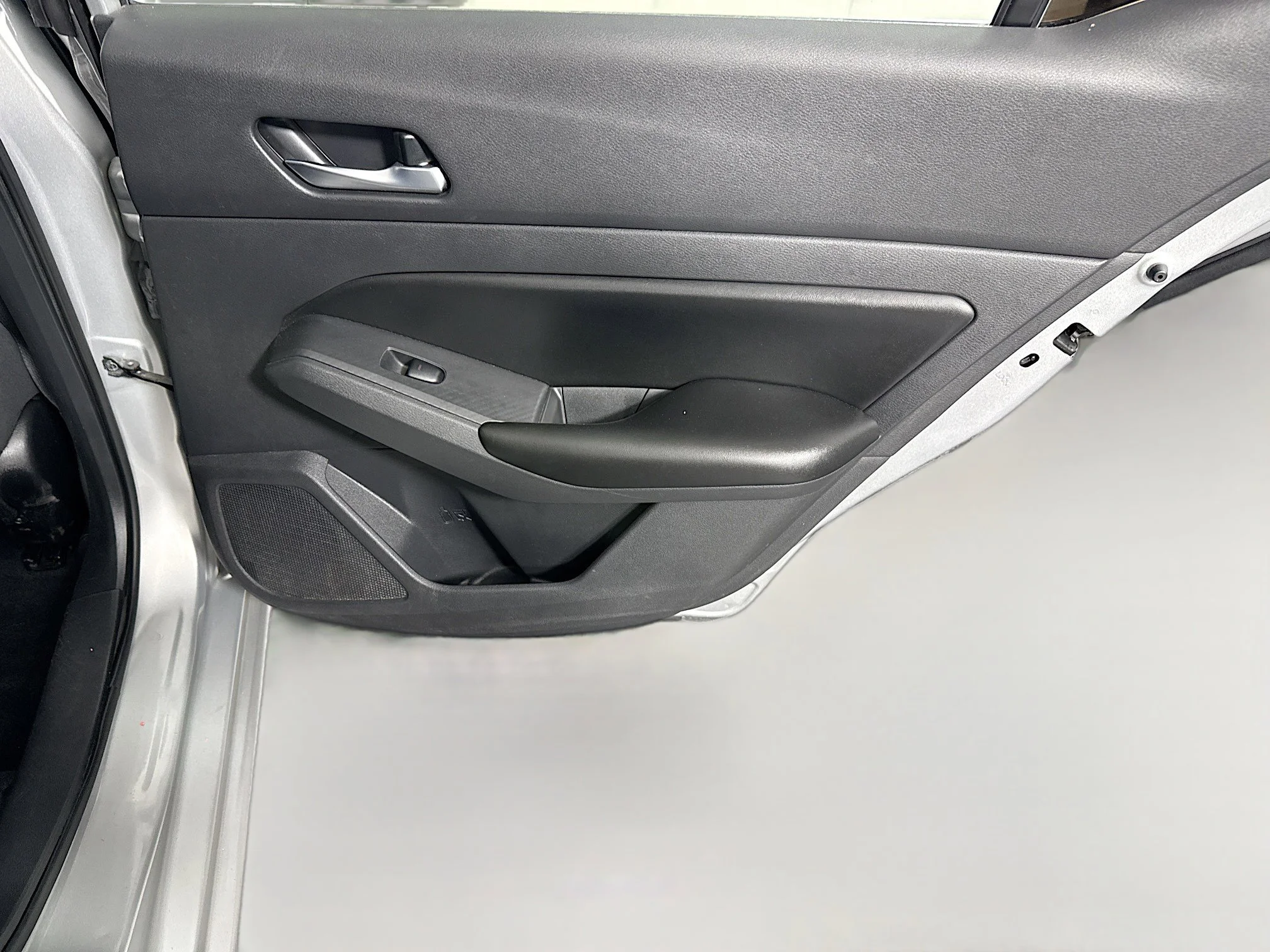 Used 2021 Brilliant Silver Metallic Nissan 2.5 S image 24