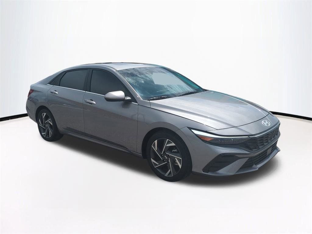 2024 Hyundai Elantra SEL - Photo 2