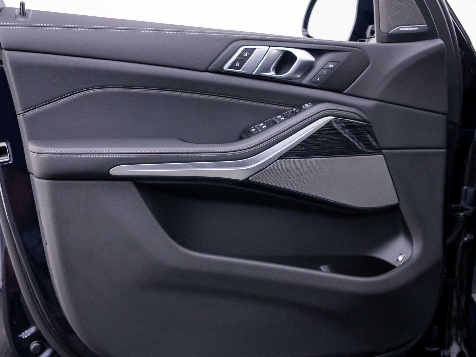 New 2026 Carbon Black Metallic BMW xDrive50e image 14