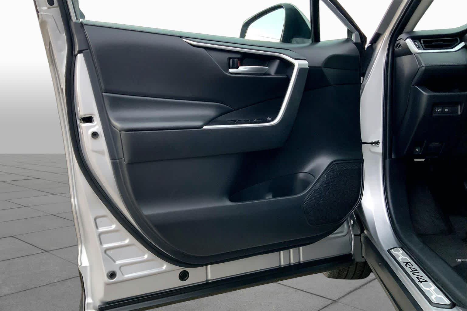 Used 2024 Silver Sky Metallic Toyota Hybrid XLE image 43