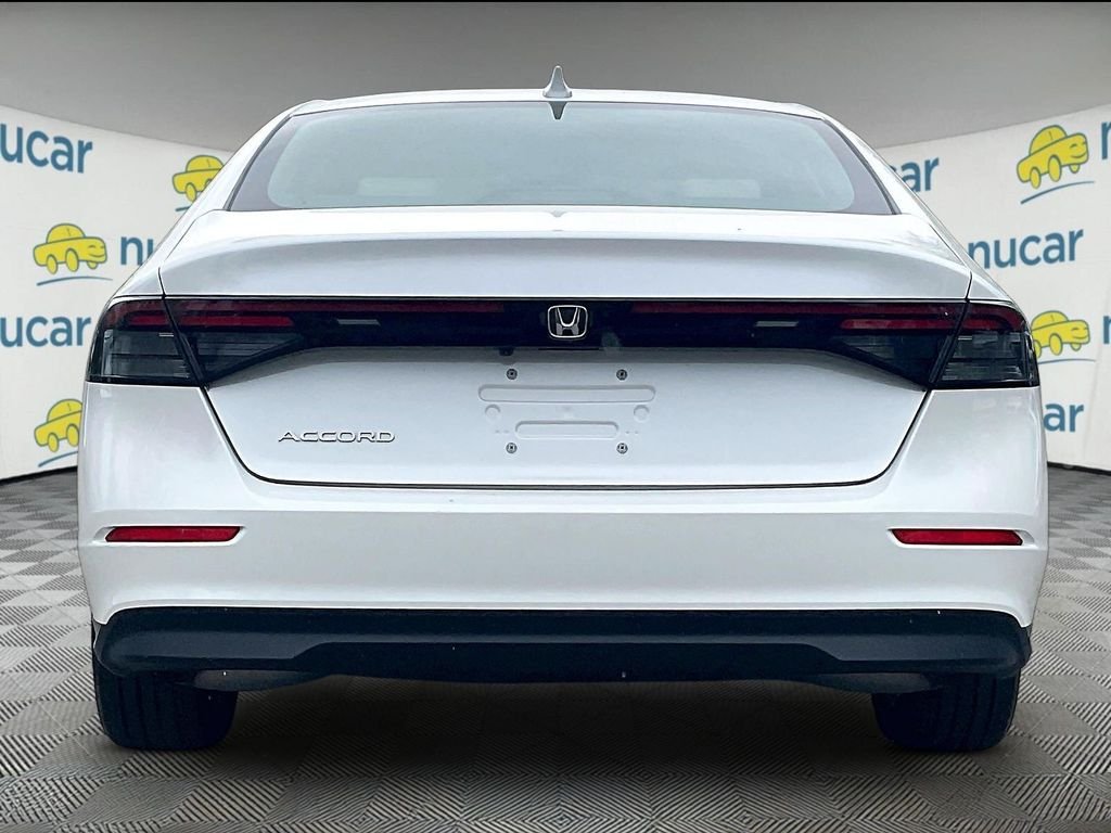 Used 2023 White Honda EX image 5