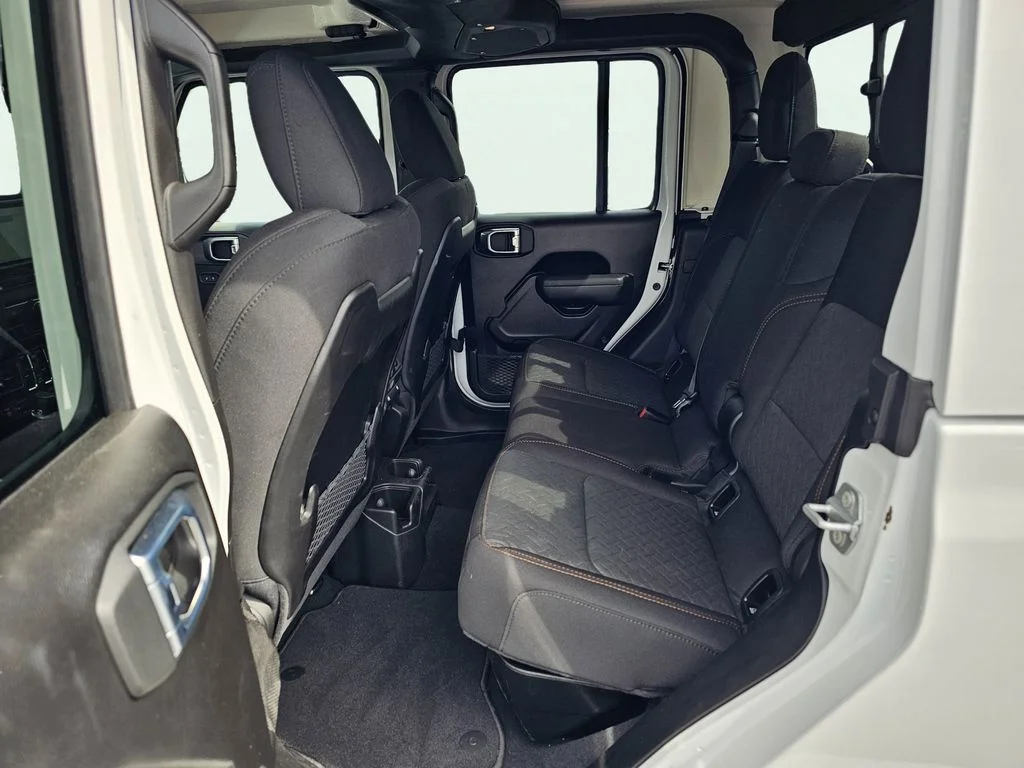 New 2026 Bright White Clear-Coat Exterior Paint Jeep Mojave image 32