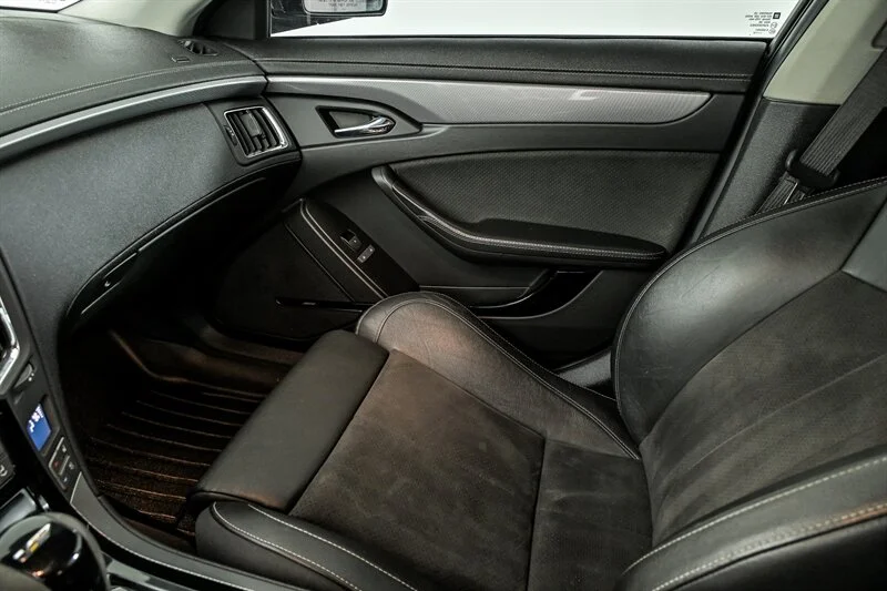 Used 2014 Black Diamond Tricoat Cadillac  image 30