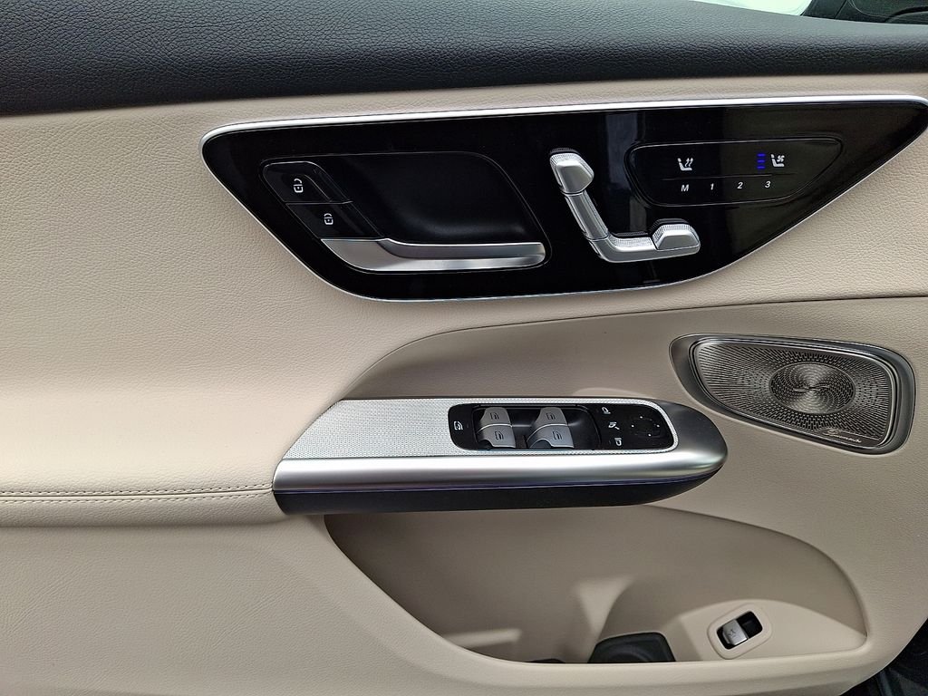 2027 Mercedes-Benz GLC 300 AWD 4MATIC® photo 12