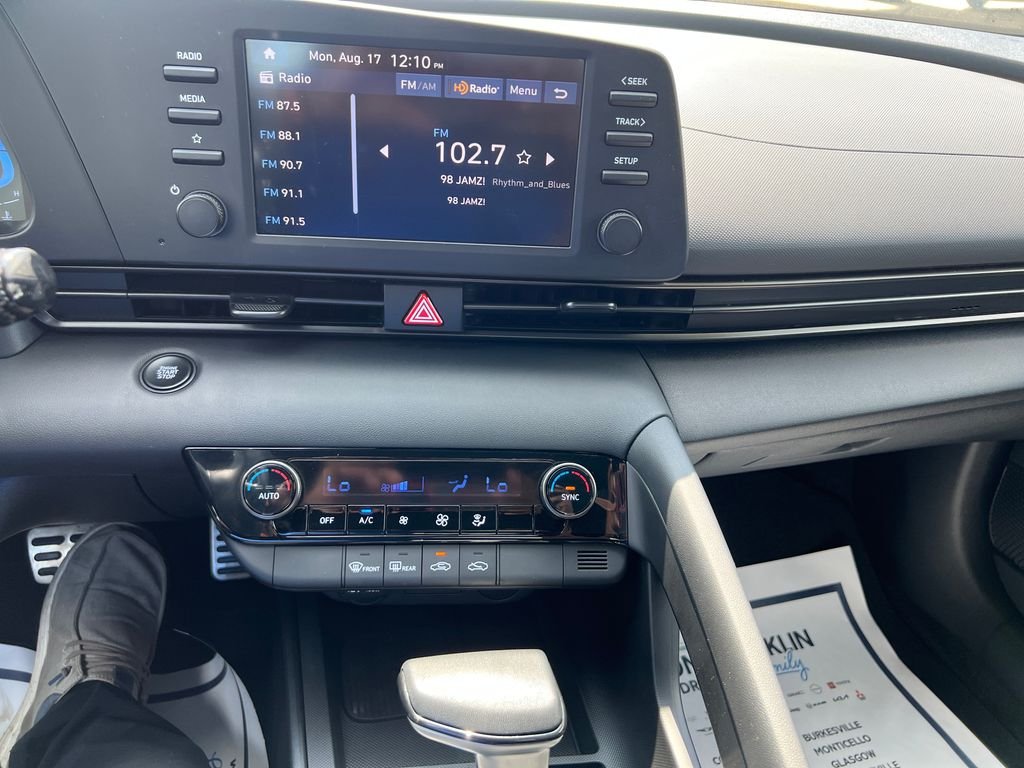 Used 2025 Gray Hyundai SEL Sport image 21