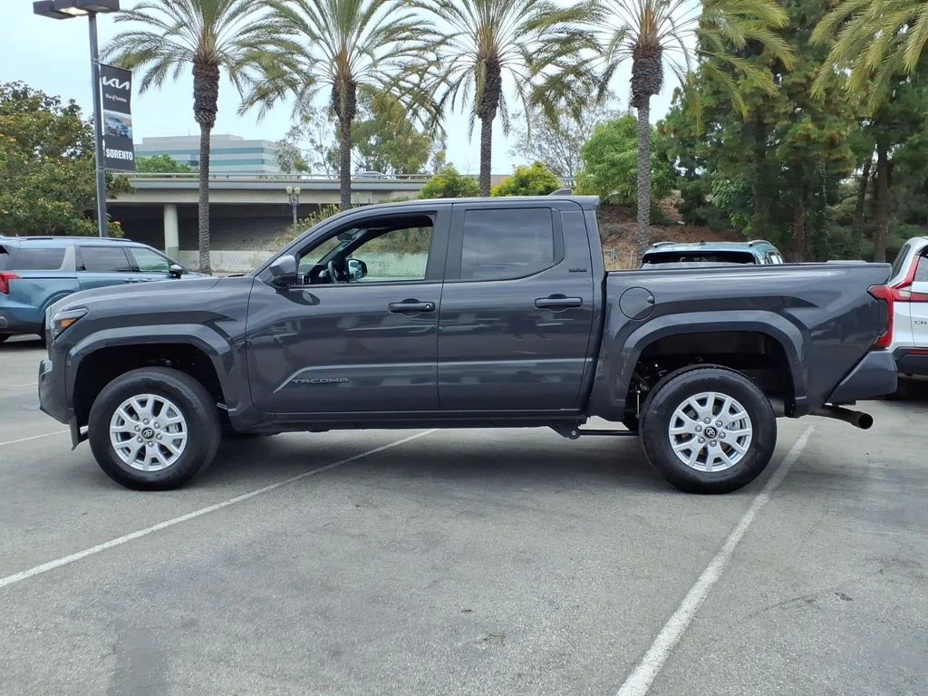 Used 2026  Toyota SR5 image 7