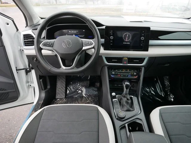 2026 Volkswagen Taos SE - Photo 9