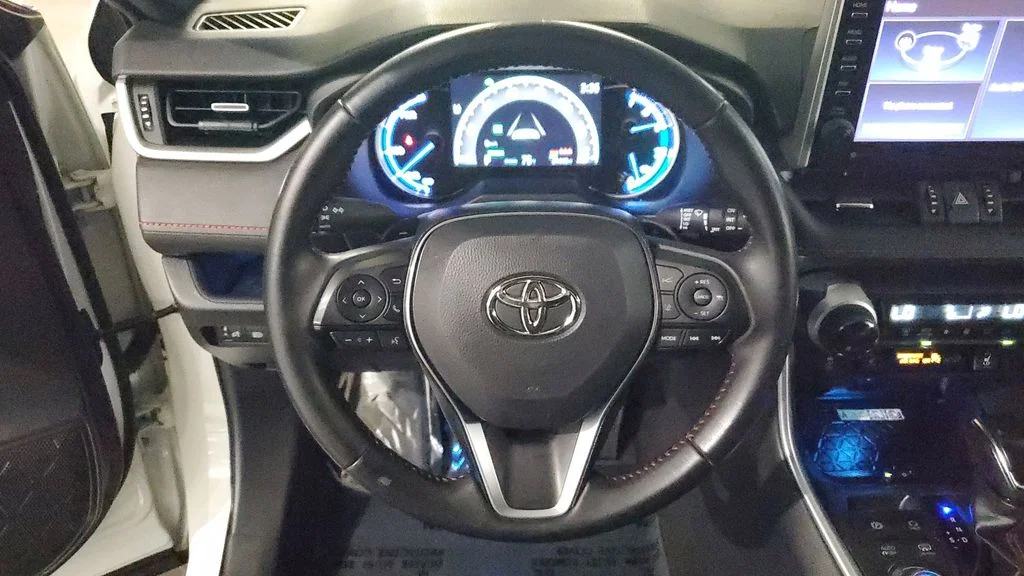 Used 2022 White Toyota XSE image 30