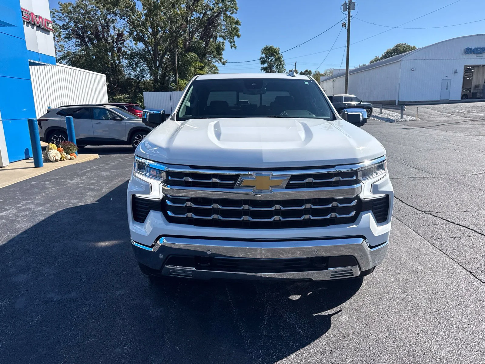 Used 2025 Summit White Chevrolet LTZ image 11