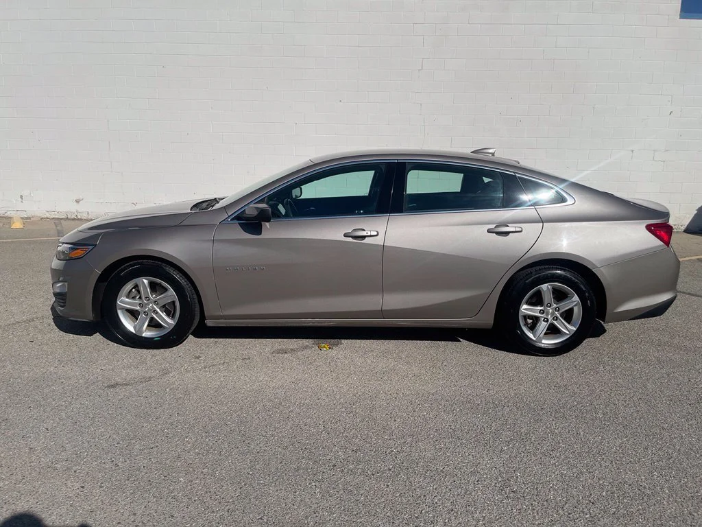 Used 2023 MINERAL GRAY METALLIC Chevrolet LT image 3
