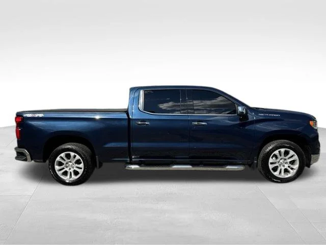 Used 2022 Blue Chevrolet LTZ image 8