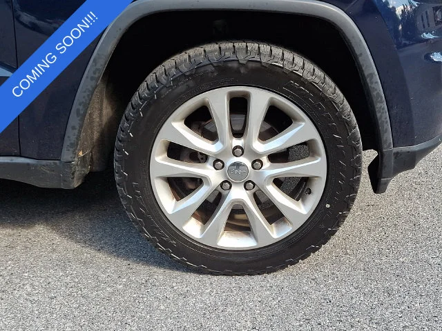Used 2017 Blue Jeep Limited image 9