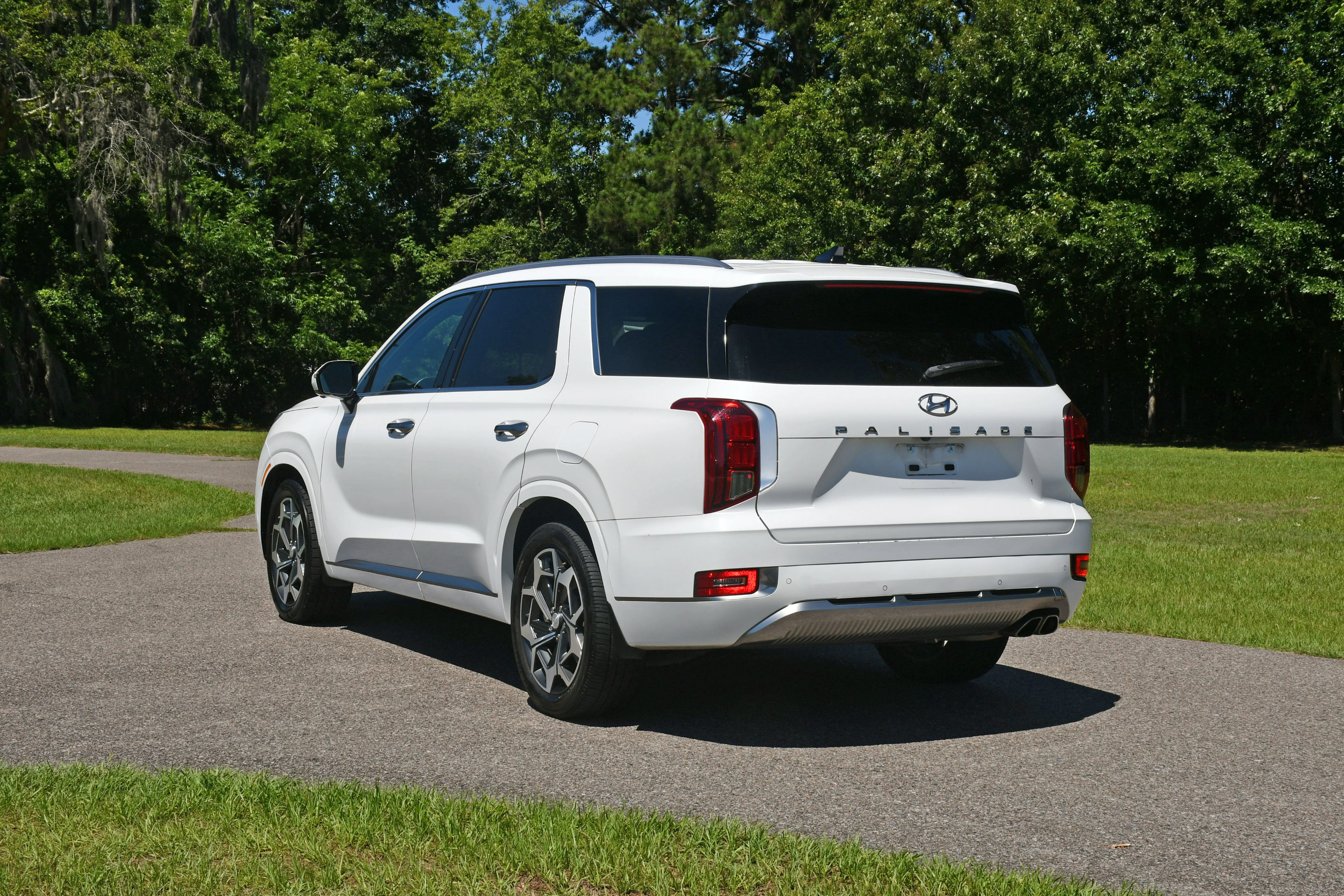 Used 2022 White Hyundai Calligraphy image 2