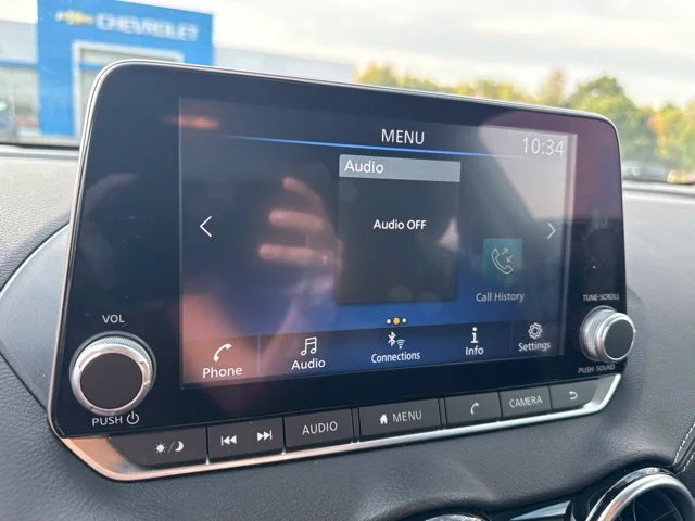 Used 2024  Nissan SV image 6