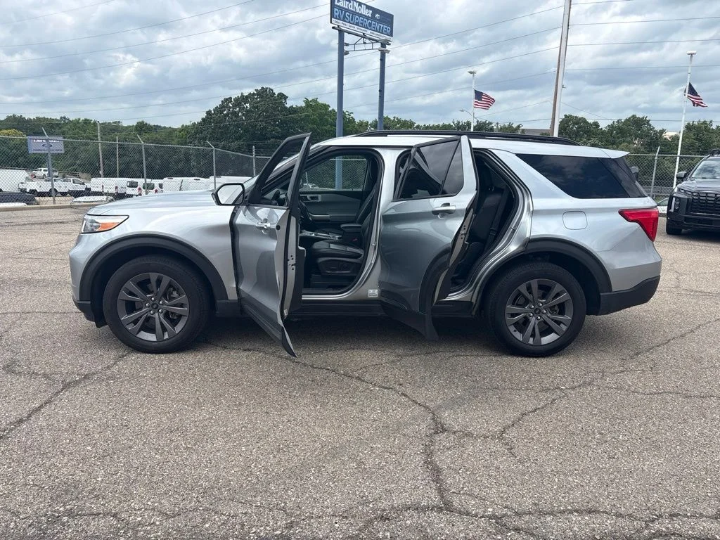 Certified Used 2023 Silver Metallic Ford XLT image 4