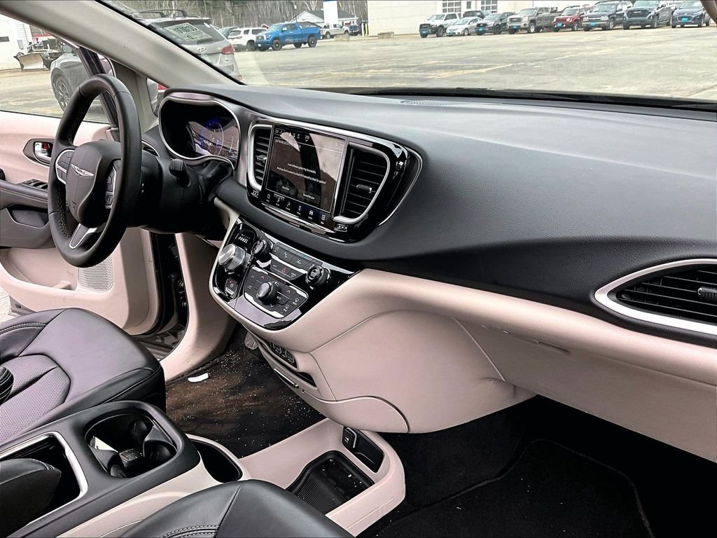 Used 2023 White Chrysler Touring L image 14