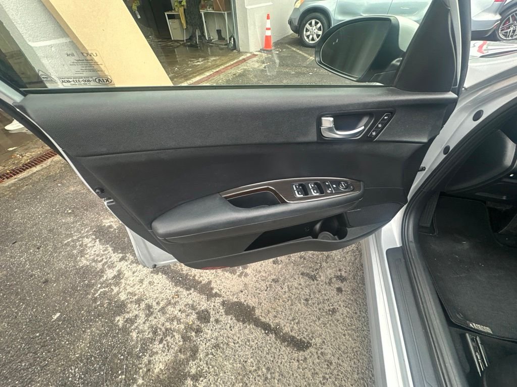 Used 2020 Silver Kia EX Premium image 8