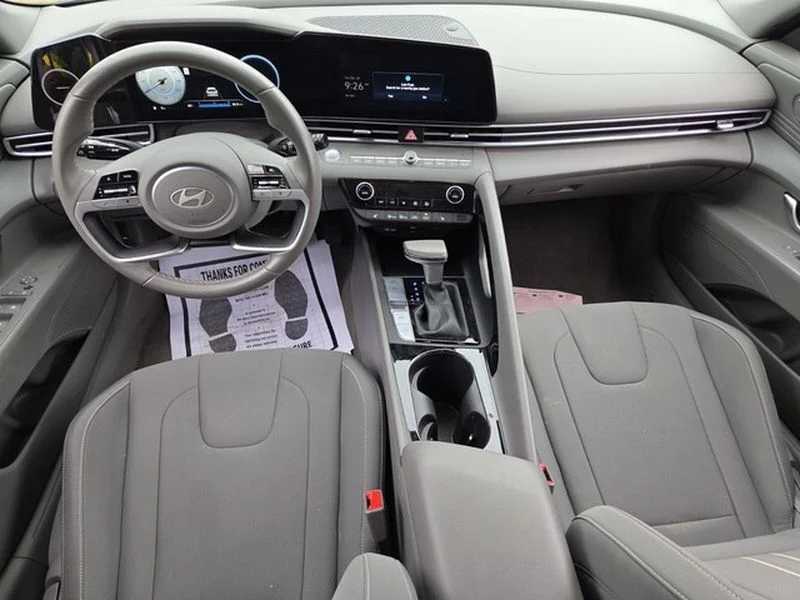 Used 2025 Gray Hyundai SEL Convenience image 10