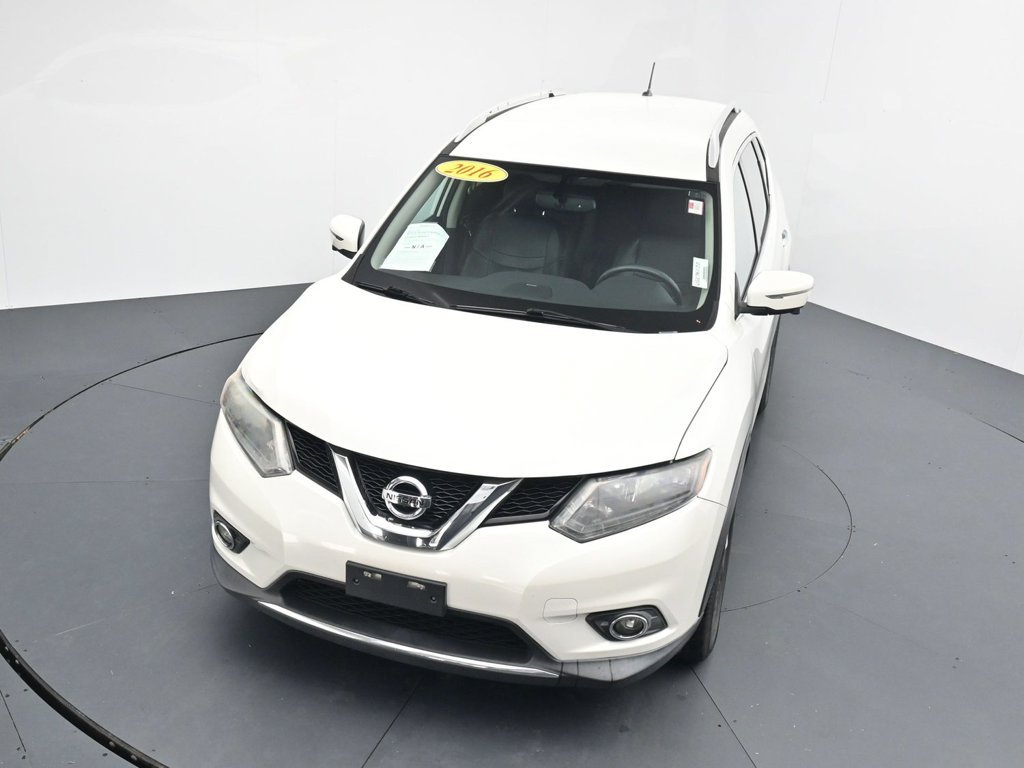 Used 2016 White Nissan SL image 26