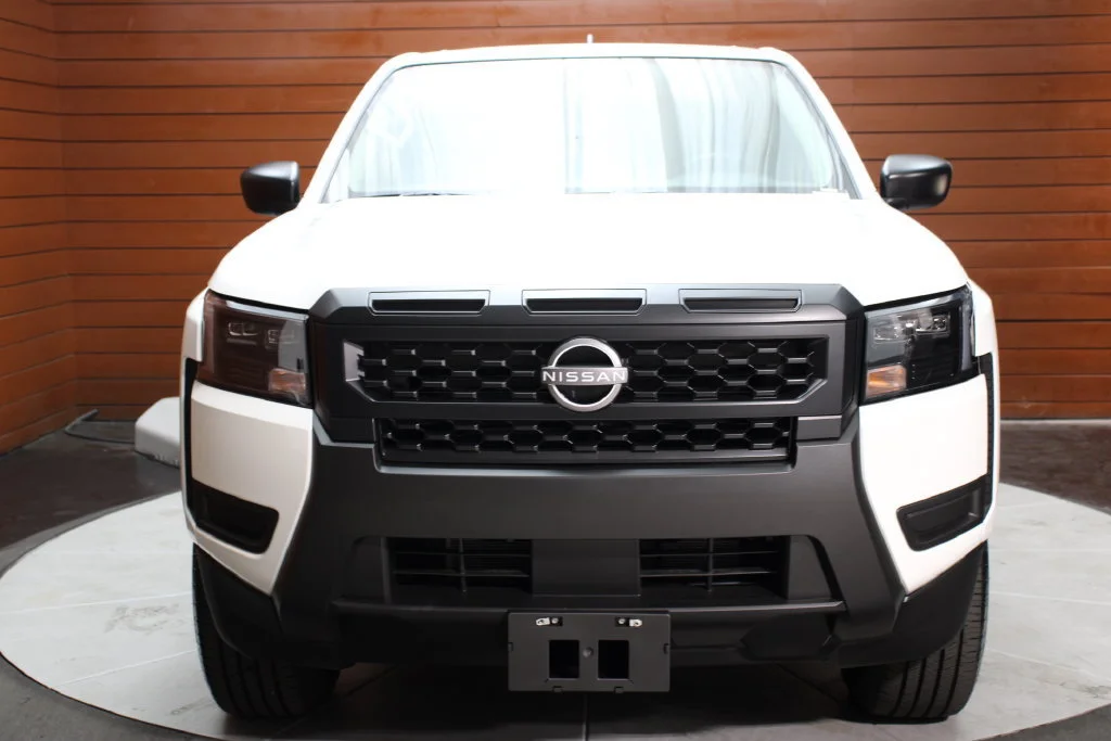 New 2027 Glacier White Nissan King Cab® S image 23