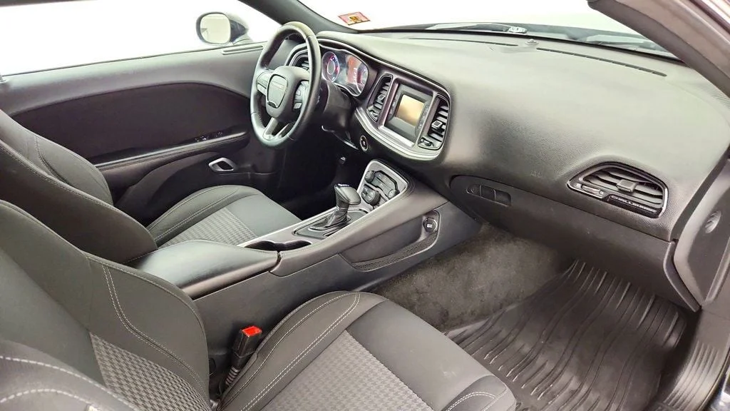 Used 2015 Pitch Black Clearcoat Dodge 2dr Coupe SXT image 21