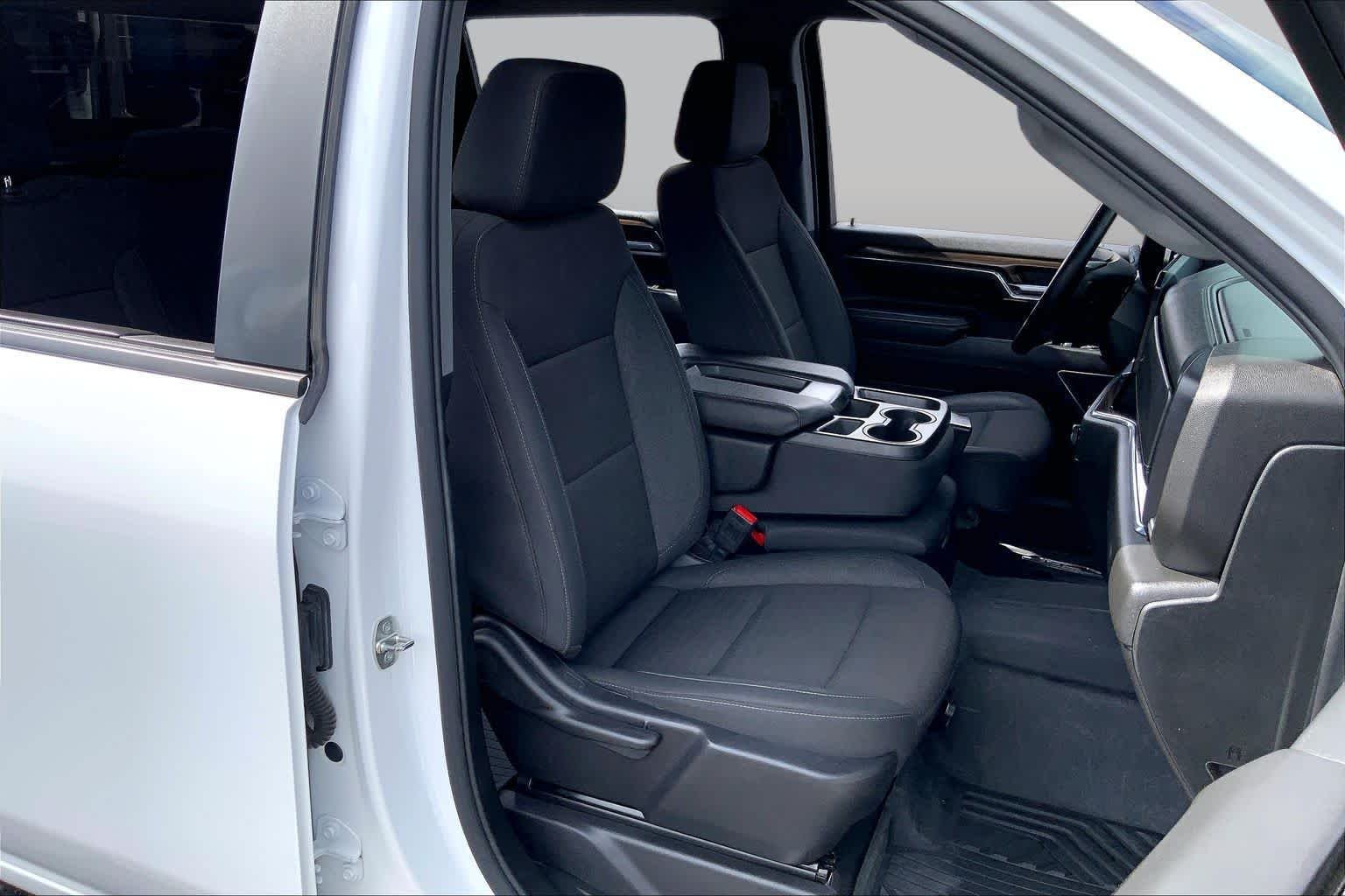Used 2024 Summit White Chevrolet LT image 9