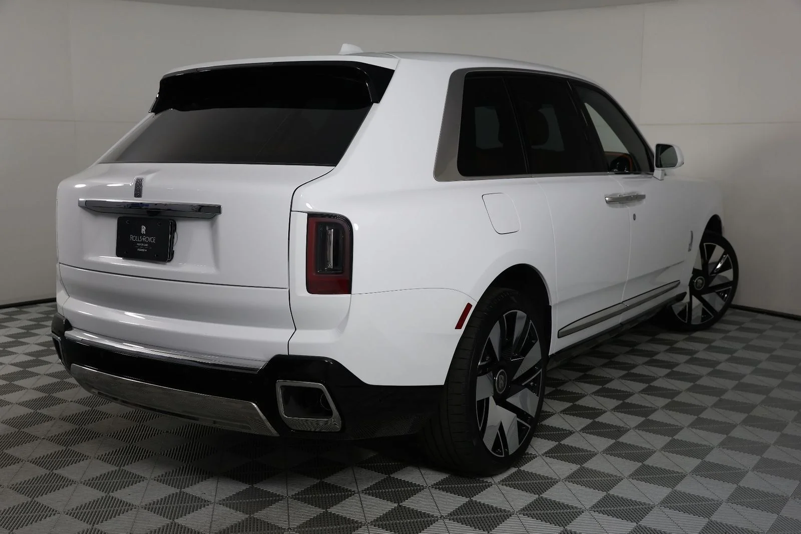 New 2026 Arctic White Rolls-Royce  image 7