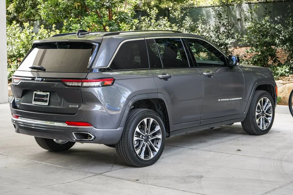 Used 2023 Gray Jeep Overland 4xe image 6