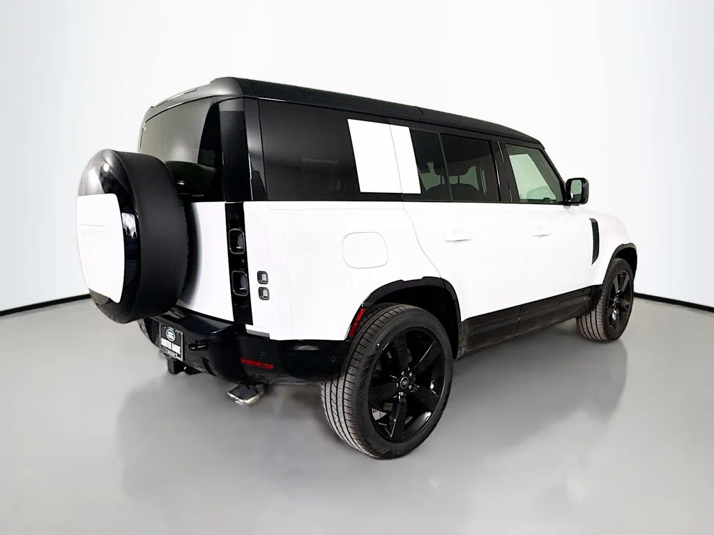 Certified Used 2025 Fuji White Land Rover V8 image 5