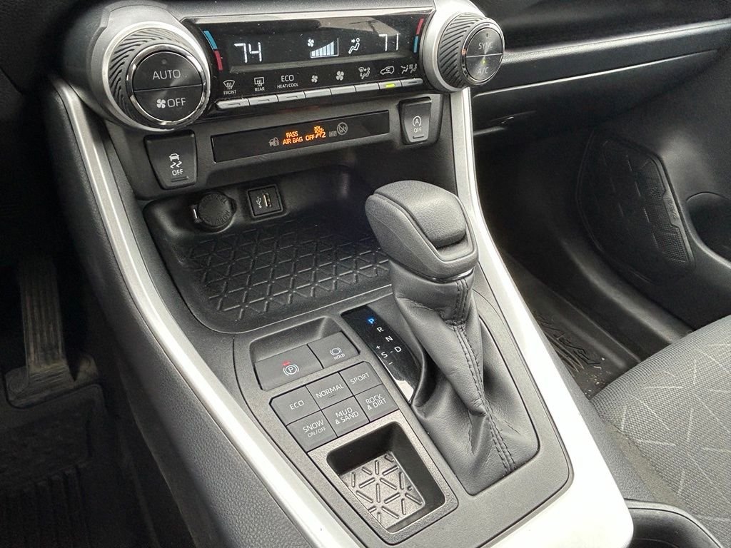 Used 2025 White Toyota XLE image 27