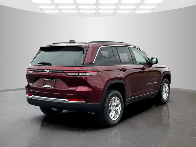 New 2026 Velvet Red Pearl-Coat Exterior Paint Jeep Laredo X image 7